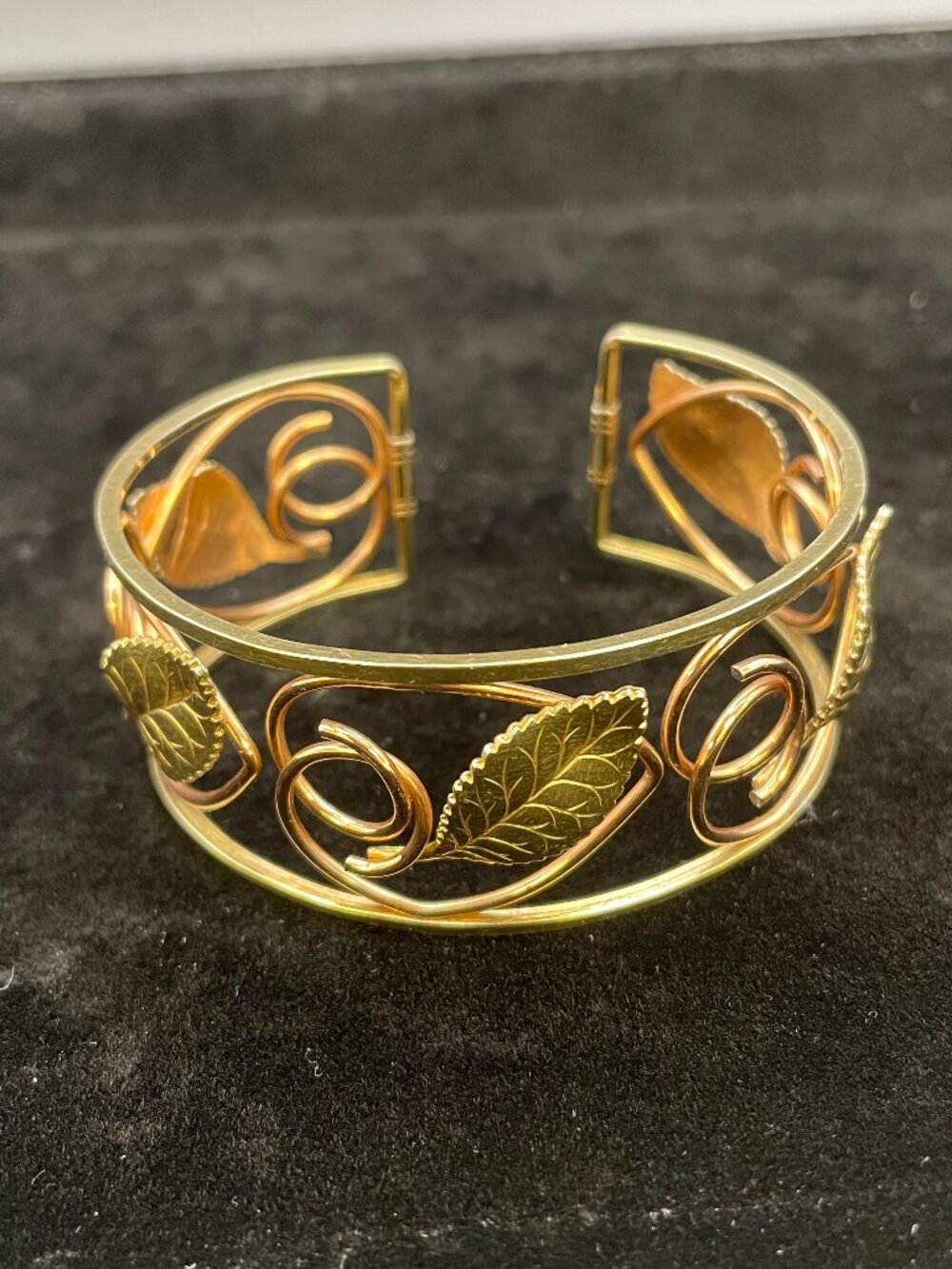Vintage Krementz Leaf Swirl Openwork Cuff